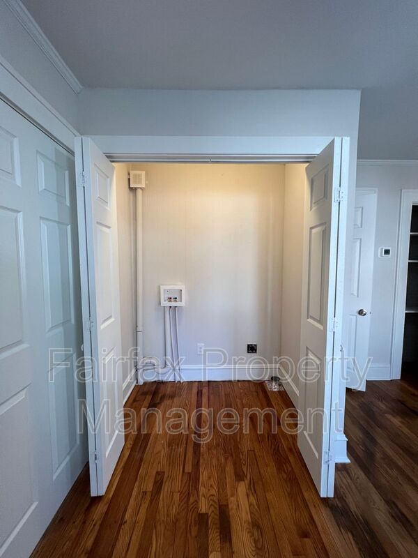 Building Photo - 102 W Summit Ave