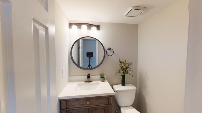 Building Photo - 1208 Chanticleer