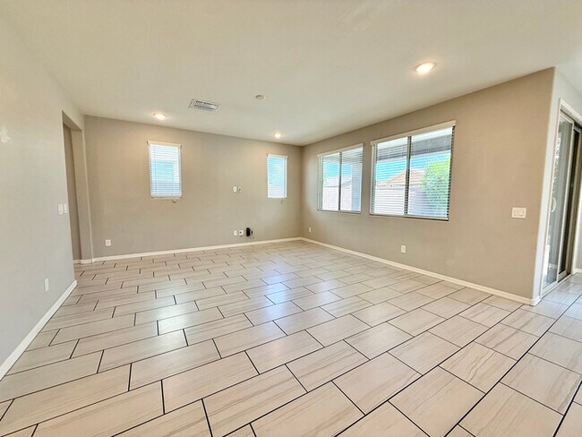 Building Photo - Spectacular 4-Bedroom, 2.5 Bathroom Home in Glendale!!