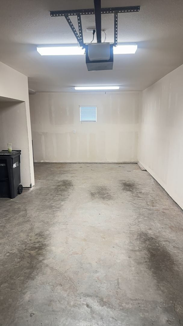 Building Photo - Stunning 2-bedroom, 2.5-bathroom condo