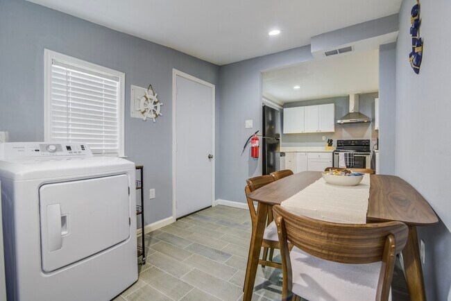 Building Photo - 541 Circle Dr