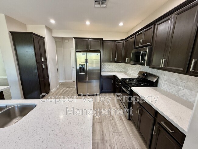 Building Photo - 2425 W Bronco Butte Trl