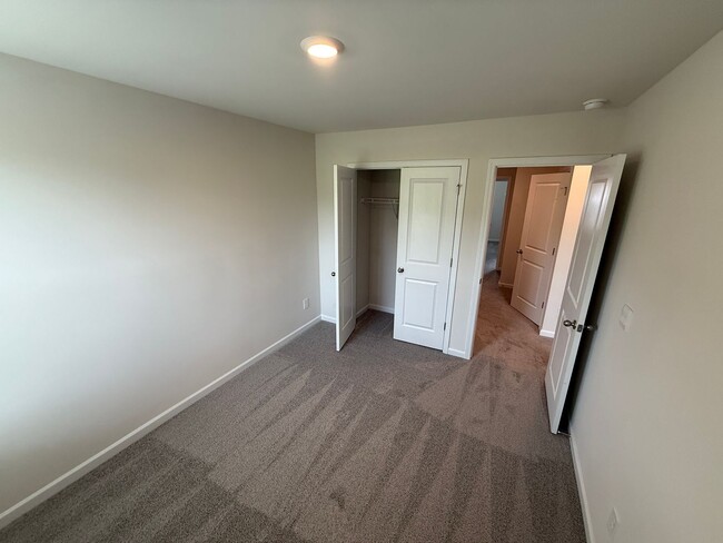 Building Photo - Brand New home in York!