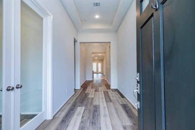 Building Photo - 30103 Aralia Dr