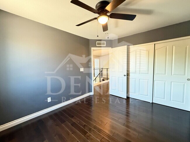 Building Photo - 1249 W Kelly Ln