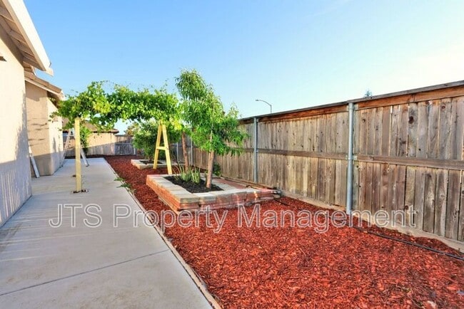 Building Photo - 5441 Mossy Stone Way