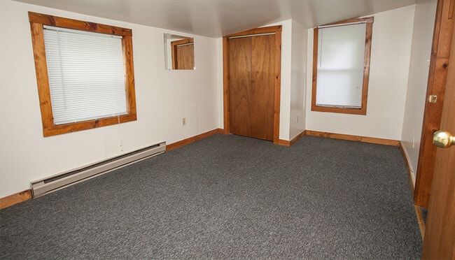 Building Photo - 547 Layman Ave