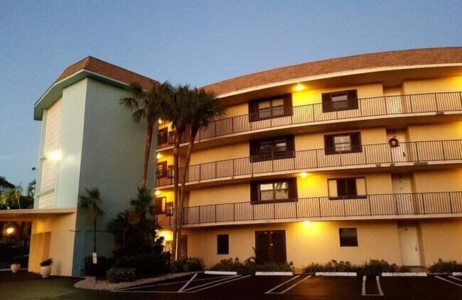 Building Photo - 2424 N Federal Hwy