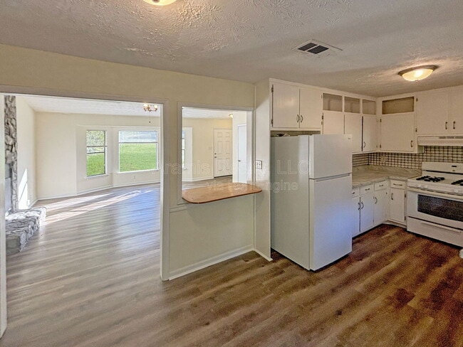 Building Photo - 3766 Saddle Ridge Dr SW