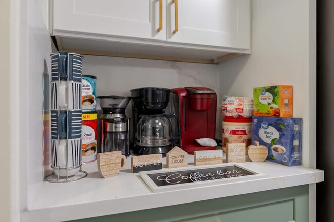 Building Photo - 4989 Randlett Dr