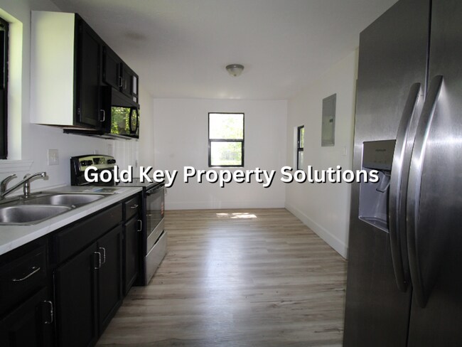 Building Photo - Nicely renovated 3 BR 1 BA House with Central Air (SECTION 8 APPROVED)