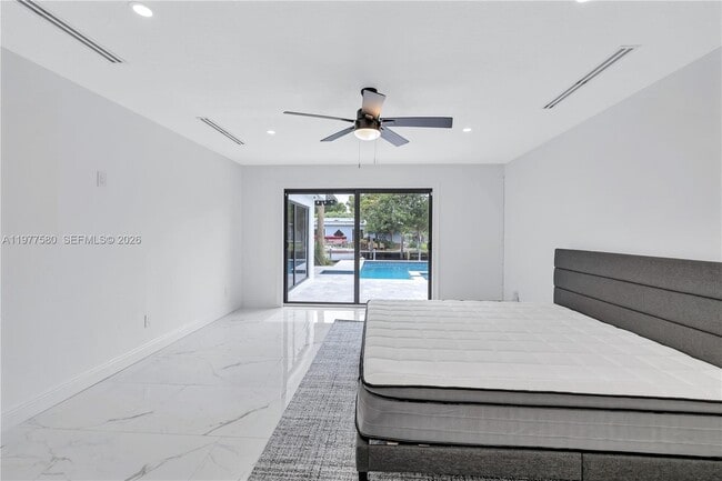 Building Photo - 1608 SW 5th Ct