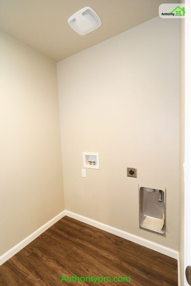 Building Photo - 844 Mission De Oro Dr