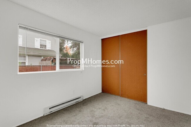Building Photo - Updated Two Bedroom Unit in the Heart of Oregon City - NEW PHOTOS