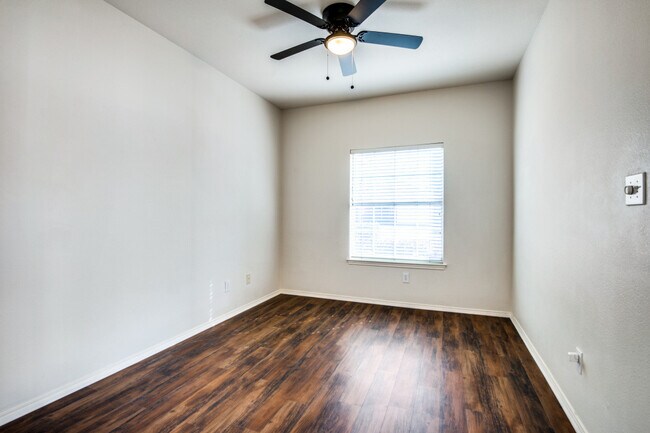 Building Photo - 5121 Timber Park Dr