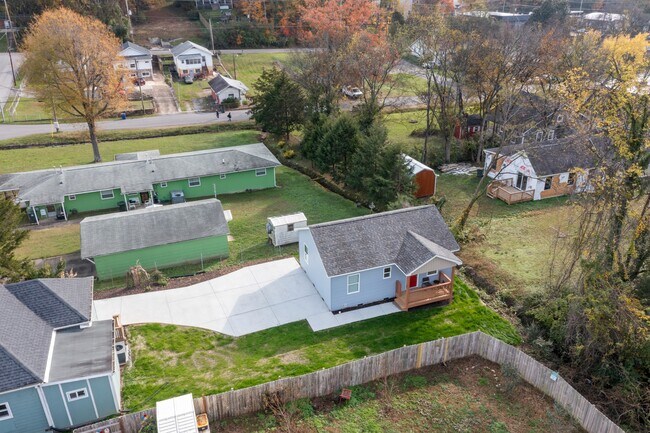 Building Photo - 24 Sawyer St