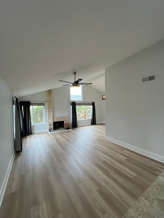 Building Photo - Beautiful Single Story 4b 2b Family Home