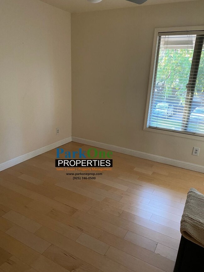 Building Photo - Spacious 2 bed / 2 bath condo in great location.