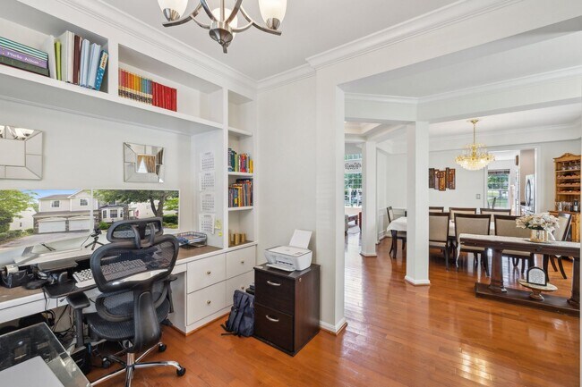Building Photo - Stunning single-family home filled with th...