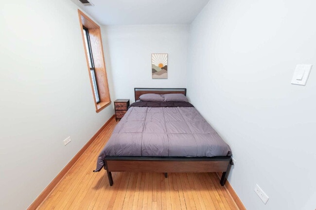 Building Photo - 3-Bedroom Apartment in Ukrainian Village / Humboldt Park!