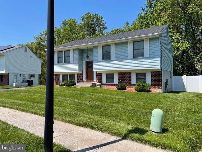 Building Photo - 18 Jameson Ln