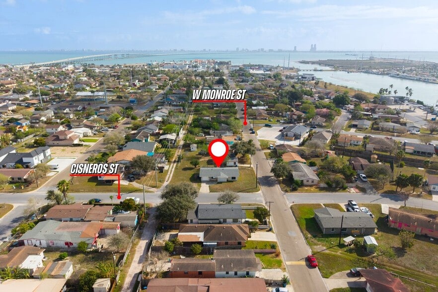 Building Photo - 711 Cisneros St