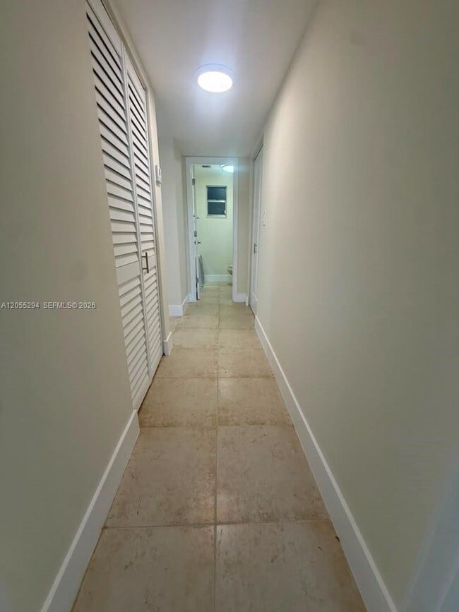 Building Photo - 9351 Fontainebleau Blvd