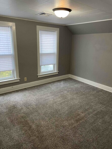 Building Photo - 314 E Cherry St