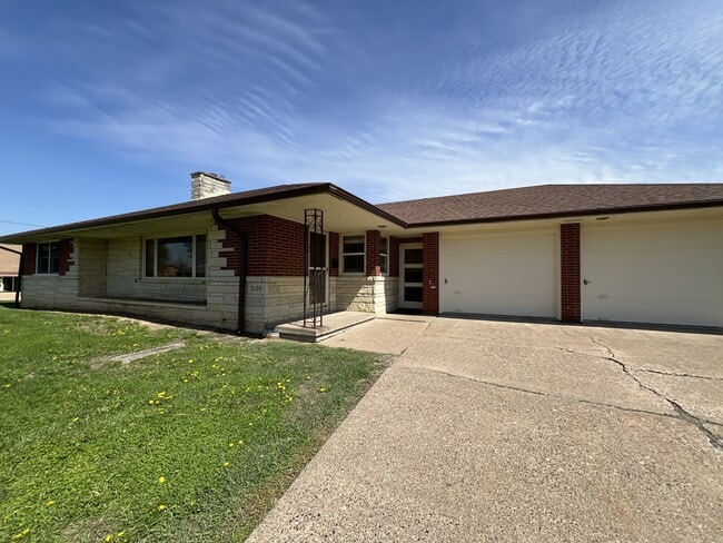 Building Photo - 3170 Asbury Rd