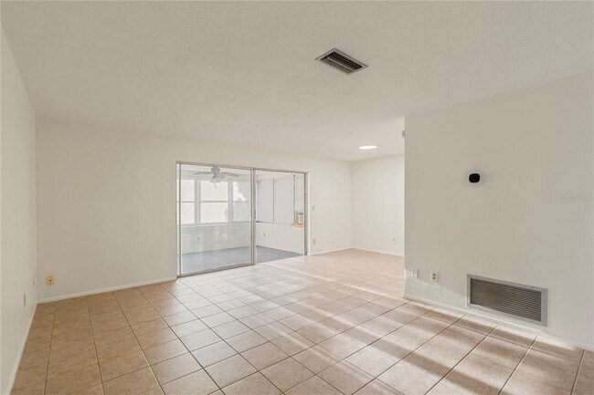 Building Photo - 1248 Lazy Lake Rd W