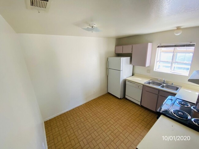 Building Photo - 2 Bed 1 Bath