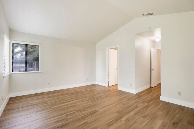 Building Photo - 14 Sea Anchor Ct