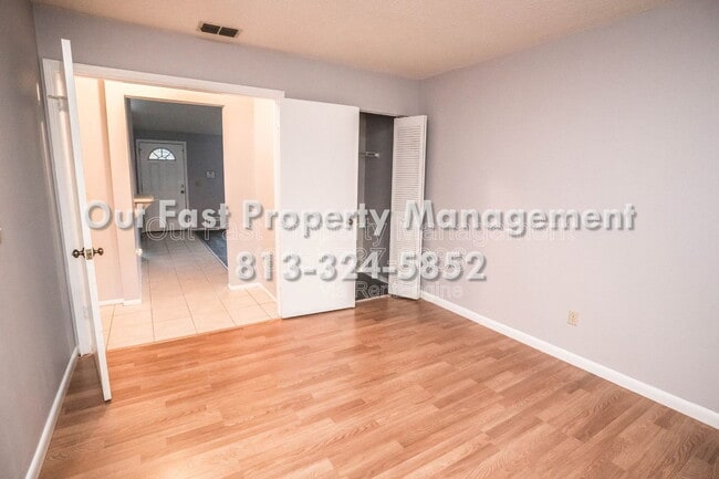Building Photo - 2764 Kavalier Dr