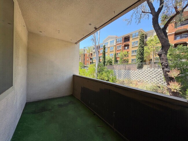 Building Photo - Modern Condo in Prime College Area Location