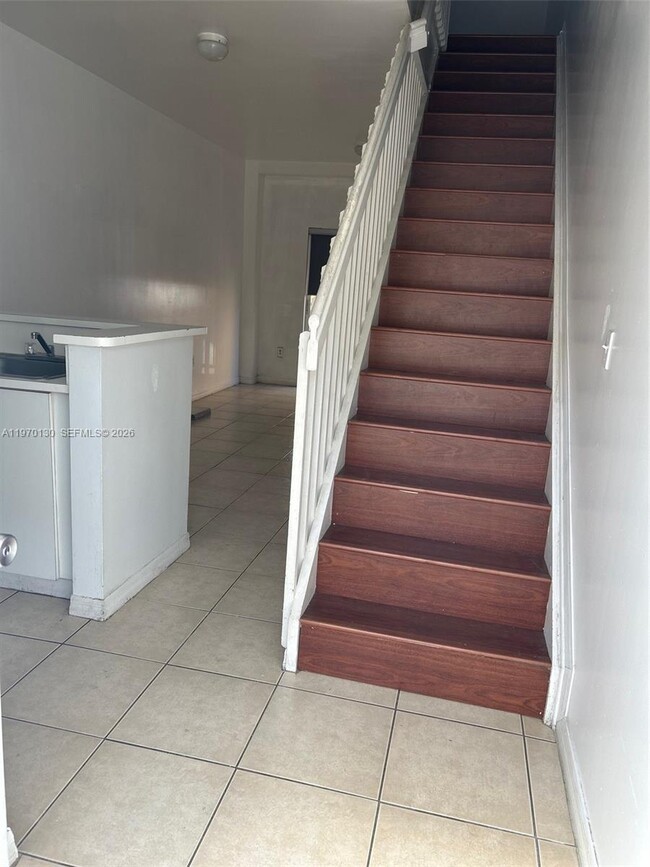 Building Photo - 928 SW 3rd St