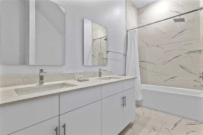 Building Photo - 312 Famagusta Dr