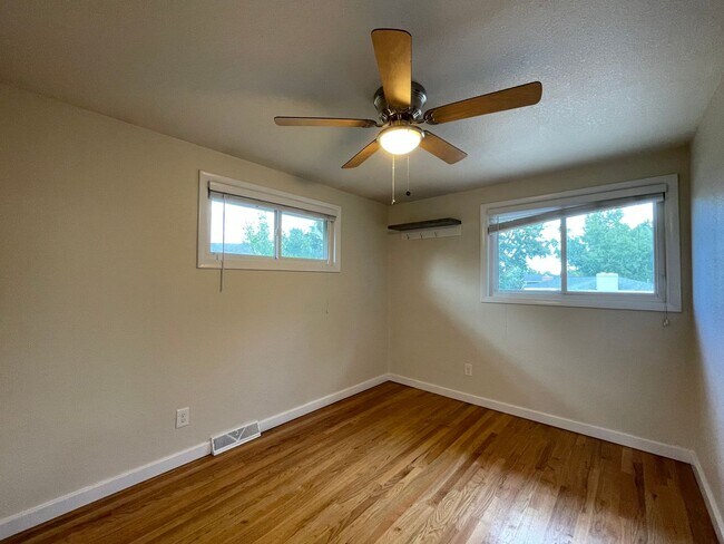 Building Photo - Newly Remodeled 6 Bed 3 Bath Martin Acre’s Home in Boulder