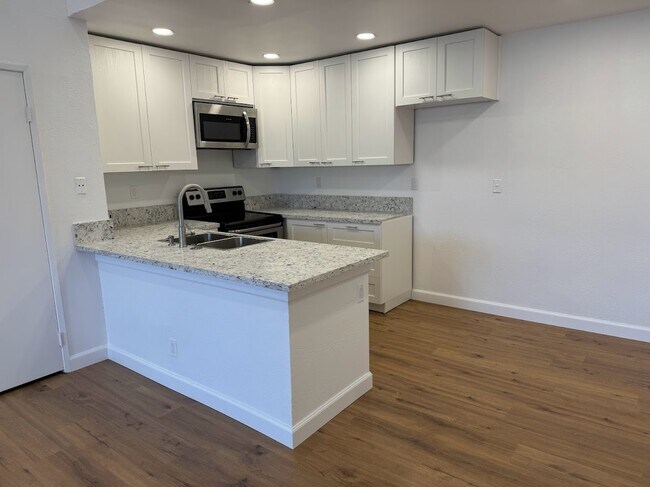 Building Photo - 25015 Peachland Ave