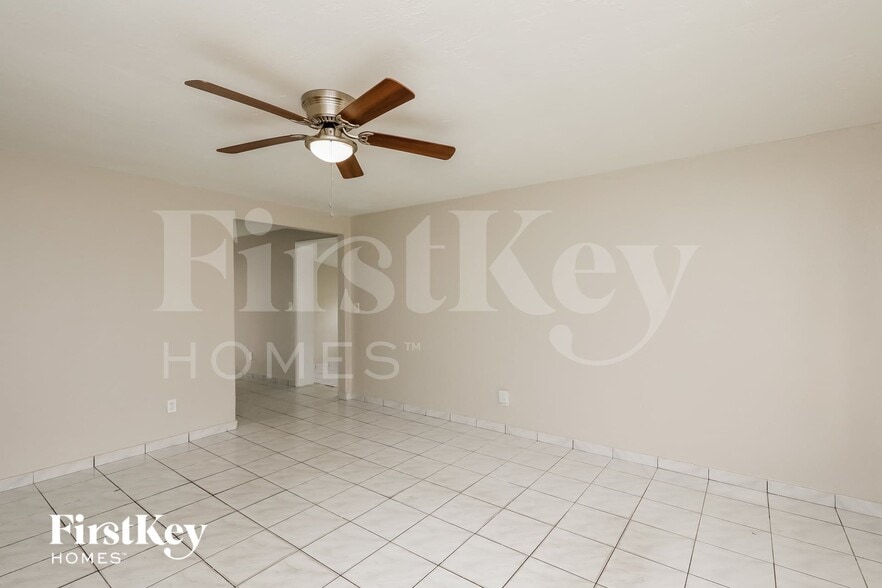 Building Photo - 5826 N Farragut Dr