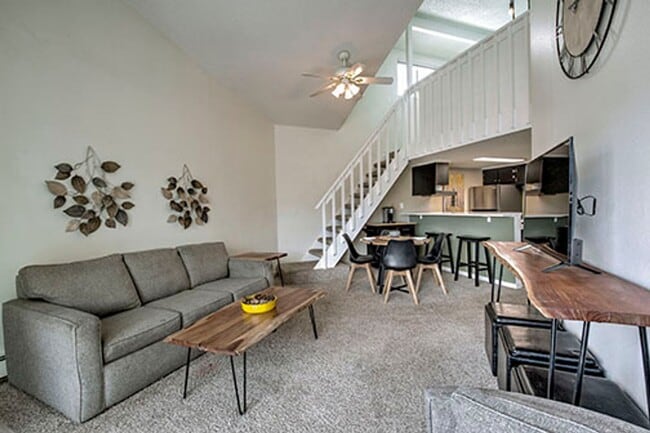 Building Photo - Furnished 2 Bed Plus Loft in Silver Queen East