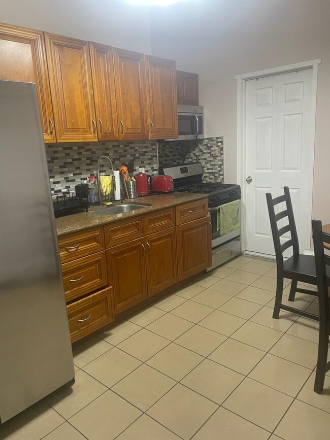 Building Photo - 280 2ND St