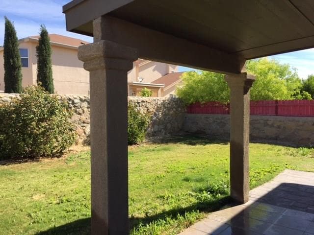 Building Photo - 14025 Tierra Vianey Dr