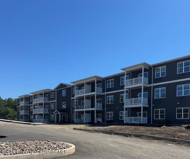 Building Photo - 404 Circle Dr