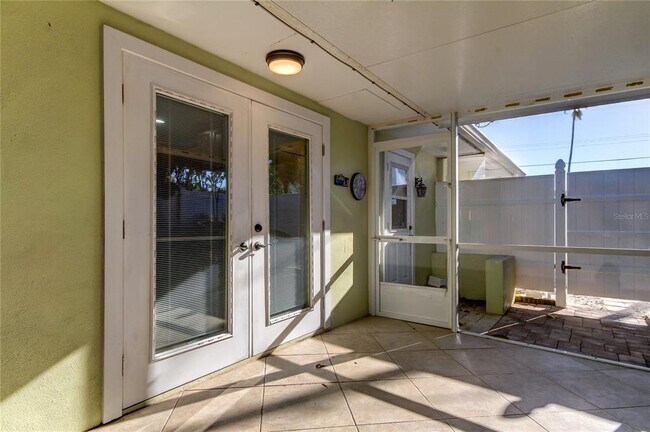 Building Photo - 407 15th Ave