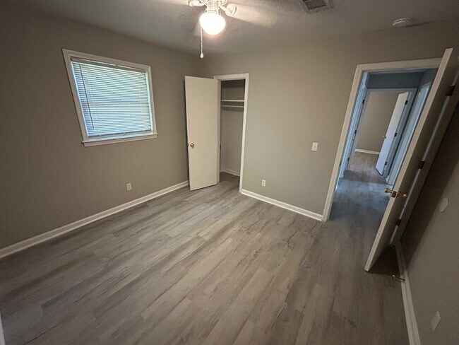Building Photo - 3904 Anwood Dr