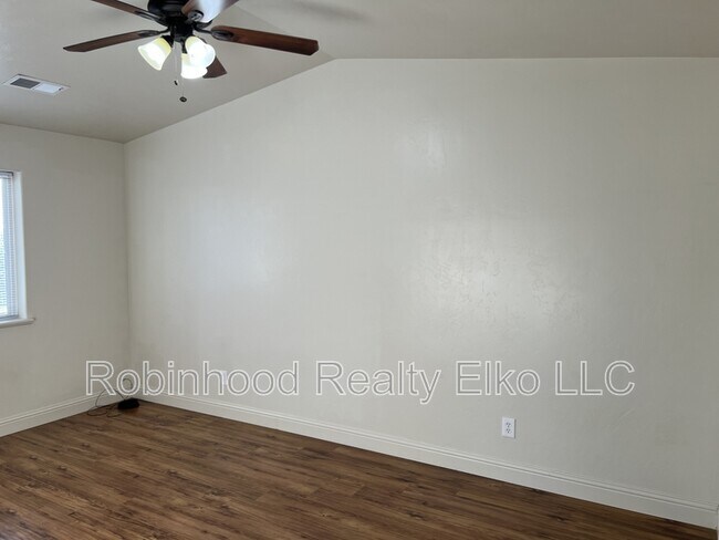 Building Photo - 279 Country Club Pkwy