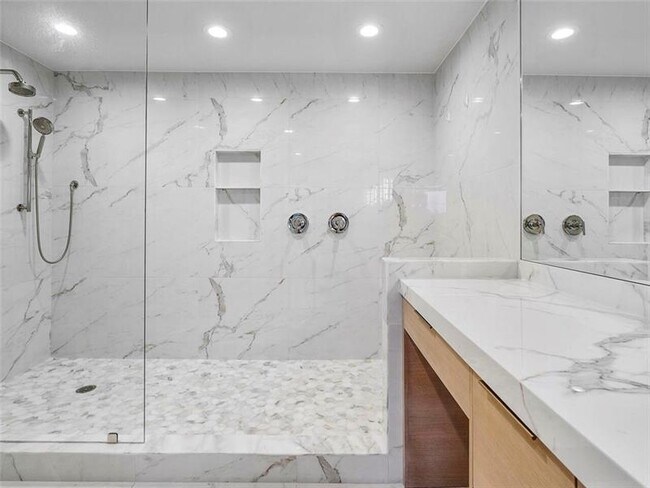 Building Photo - 2660 Peachtree Rd NW