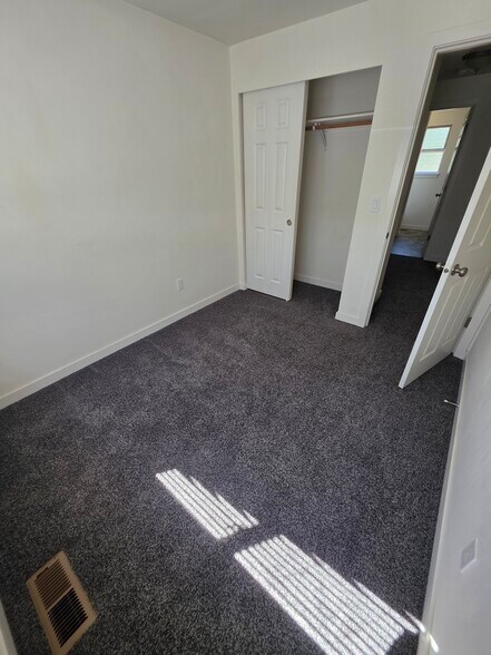 Building Photo - 6114 S 126th Pl