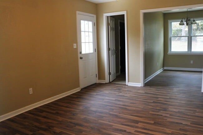 Building Photo - 1600 Mazor Dr