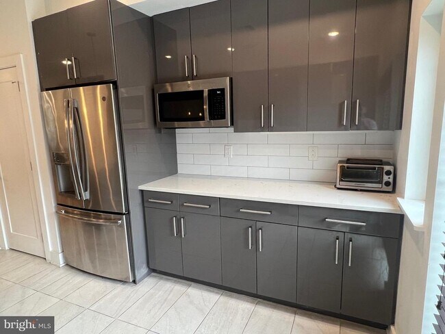 Building Photo - 1431 N 28th St